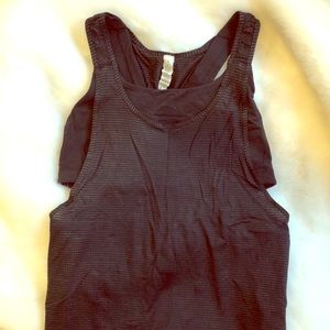 Lululemon thin mesh like tank w/built in bra